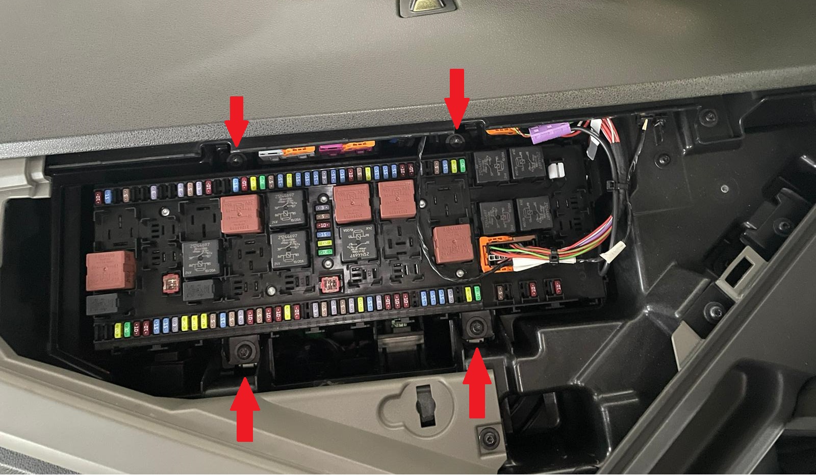 Volvo Fuse Board.jpg